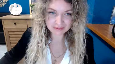Snapshot of luxdonna chatting on May 2026 06:21:01 AM Donna online show from May 2026 06:21:01 AM