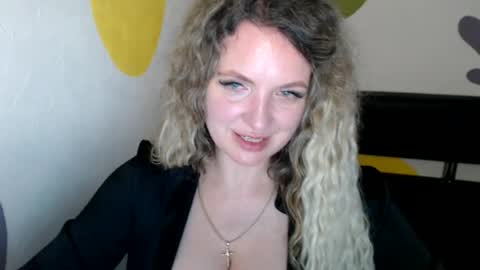 Snapshot of luxdonna chatting on June 2026 07:01:02 PM Donna online show from June 2026 07:01:02 PM