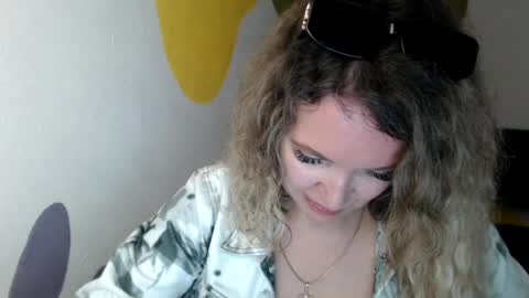 Snapshot of luxdonna chatting on June 2026 09:45:01 AM Donna online show from June 2026 09:45:01 AM