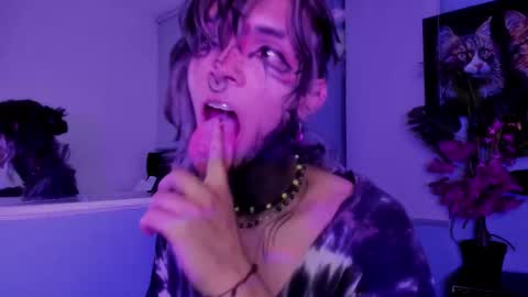 Snapshot of luxiel_ chatting on November 2025 10:41:01 PM Luxiel 3 online show from November 2025 10:41:01 PM