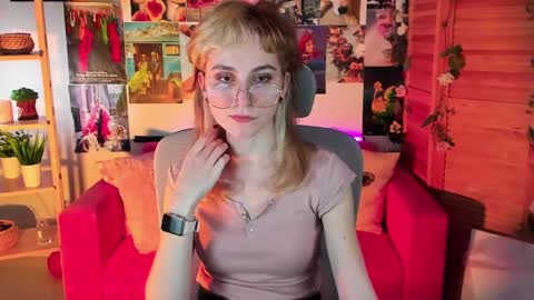 Snapshot of luxrayi chatting on March 2025 09:35:01 PM Ray online show from March 2025 09:35:01 PM