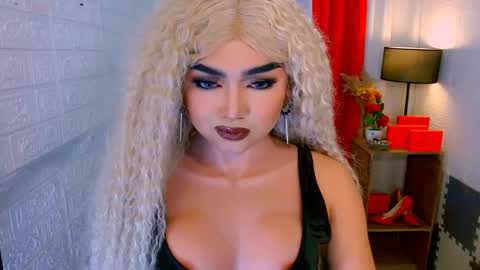 Snapshot of luxsasha chatting on February 2026 06:58:02 PM Sasha Blaire online show from February 2026 06:58:02 PM