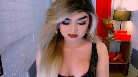 Snapshot of luxsasha chatting on February 2026 08:05:02 AM Sasha Blaire online show from February 2026 08:05:02 AM