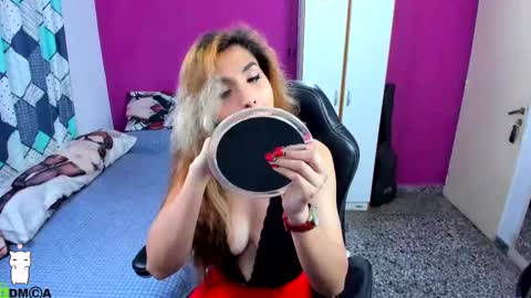 Snapshot of luxuriousts_ chatting on October 2025 09:47:01 PM Vanessa --- online show from October 2025 09:47:01 PM