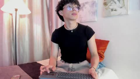 Snapshot of lyan_twink chatting on May 2026 07:52:01 PM Lyan online show from May 2026 07:52:01 PM
