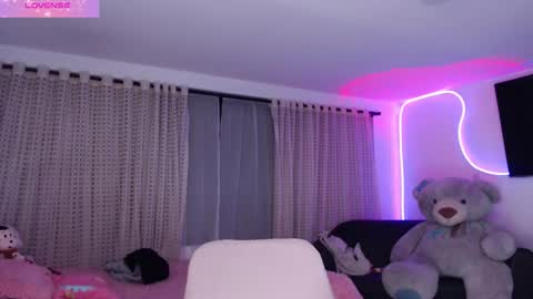 Lyann  online show from October 2025 12:24:02 AM