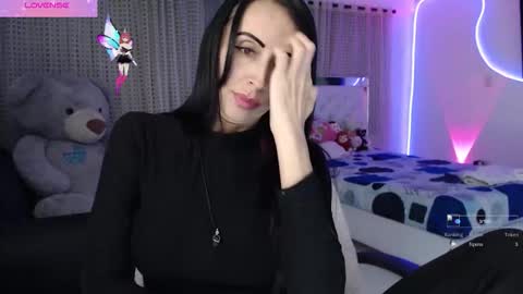 Lyann  online show from November 2025 01:38:01 AM