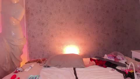 Lyla  online show from November 2025 07:44:01 AM