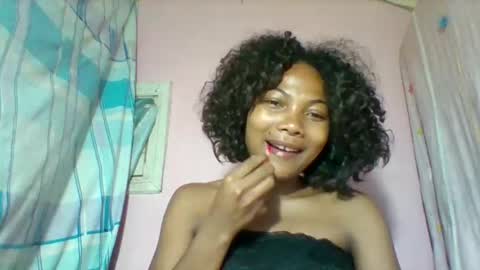 lyndah19 online show from December 2025 08:38:02 PM