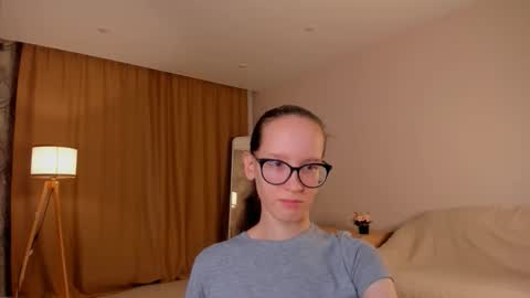 Sara online show from October 2025 04:42:01 PM