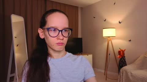 Sara online show from November 2025 04:07:02 PM