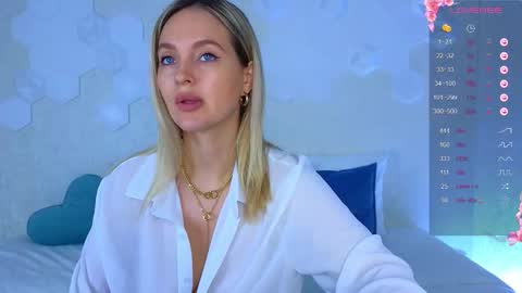 Lana online show from October 2025 03:43:01 AM