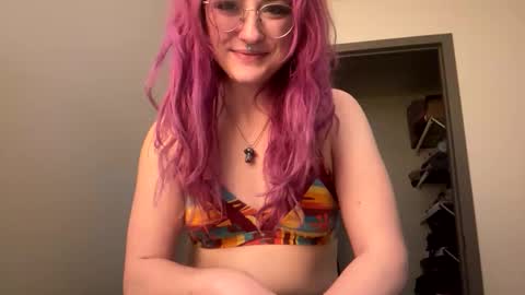 Snapshot of lynnkitten69000 chatting on December 2025 11:23:01 PM Lynn online show from December 2025 11:23:01 PM