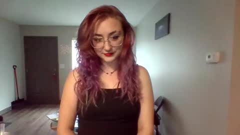 Lynn  online show from April 2026 06:05:02 PM