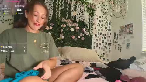 Snapshot of lyracovee chatting on July 2026 12:24:01 AM Lyra online show from July 2026 12:24:01 AM