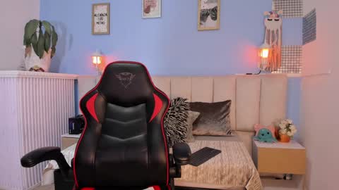 Lizzy smith  online show from January 2025 11:11:02 PM