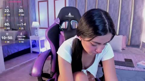 Lizzy smith  online show from February 2025 08:15:02 PM