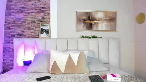 Lizzy smith  online show from October 2025 03:54:01 PM