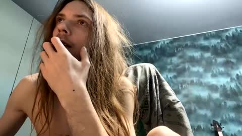 Snapshot of m1shq chatting on December 2024 05:21:02 PM m1shq online show from December 2024 05:21:02 PM