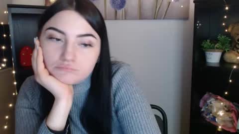 m_i_k_i_ online show from January 2026 02:21:01 PM