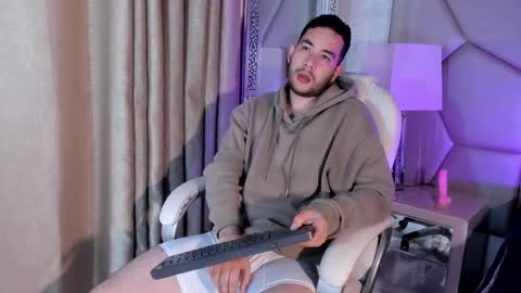 Snapshot of maatt_de_luca chatting on September 2025 01:43:02 PM Matt De Luca online show from September 2025 01:43:02 PM