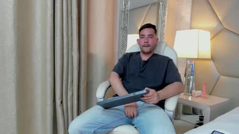 Snapshot of maatt_de_luca chatting on October 2025 06:16:02 PM Matt De Luca online show from October 2025 06:16:02 PM