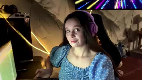 Snapshot of mabelneonakis chatting on May 2026 07:52:01 PM Apolonia online show from May 2026 07:52:01 PM