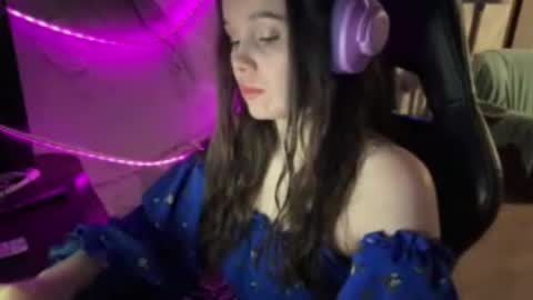 Snapshot of mabelneonakis chatting on May 2026 06:03:01 PM Apolonia online show from May 2026 06:03:01 PM