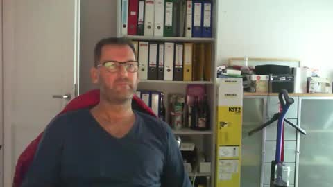 macfly67 online show from October 2025 07:28:01 AM