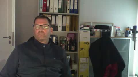 macfly67 online show from October 2025 04:16:01 PM