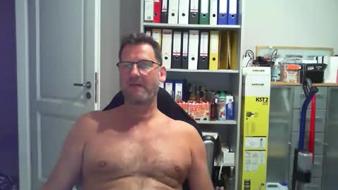 macfly67 online show from April 2026 08:59:02 PM