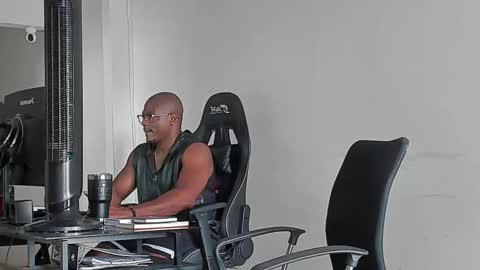 Snapshot of mackbig_dick2 chatting on September 2025 07:08:02 PM MACKBIG DICK im a damn dominant I like ATMs INSTAGRAM Edwinaragonc online show from September 2025 07:08:02 PM