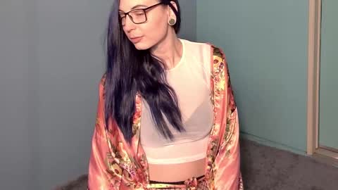 Madam Edgewood online show from December 2024 08:11:01 PM