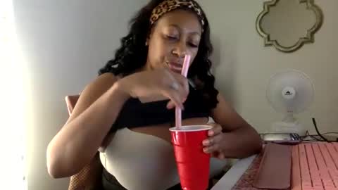 madam_glam online show from April 2026 03:52:01 PM