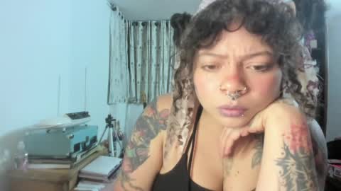 Snapshot of madam_sativa chatting on May 2026 04:09:02 AM di online show from May 2026 04:09:02 AM