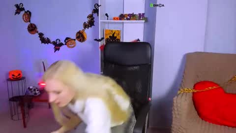 Ulis online show from October 2025 10:30:01 AM