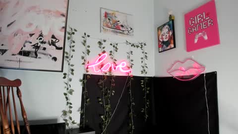 Snapshot of maddi_avalon chatting on December 2024 05:56:01 AM Maddi Avalon online show from December 2024 05:56:01 AM