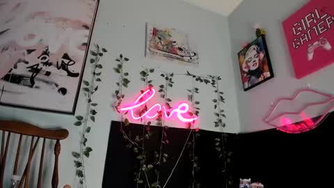 Snapshot of maddi_avalon chatting on February 2025 07:03:01 AM Maddi Avalon online show from February 2025 07:03:01 AM