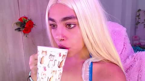 maddiie and clyde online show from October 2025 02:04:01 PM