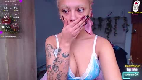 maddiie and clyde online show from December 2025 03:17:02 PM