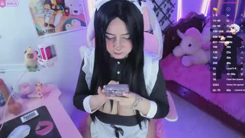 Maddy Foox online show from November 2025 02:17:01 PM