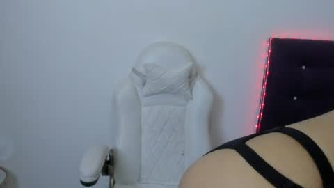 Snapshot of madelinesquit chatting on May 2026 07:10:02 PM madelinesquit online show from May 2026 07:10:02 PM