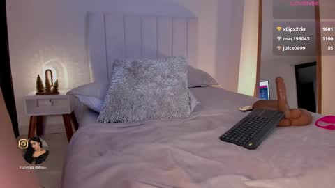 Valentina   1030   530  -  online show from January 2025 05:41:01 AM