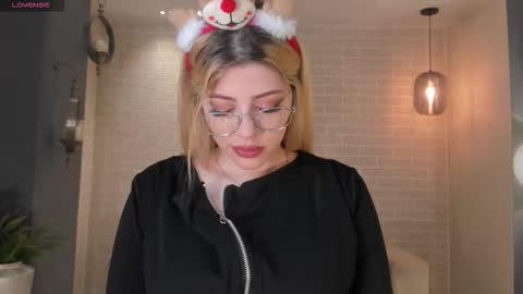 Madison Kane online show from December 2025 11:08:01 AM