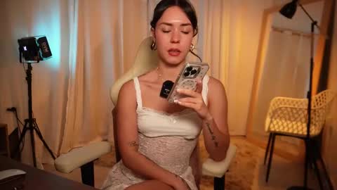 Snapshot of madisonlara chatting on February 2026 05:09:02 PM madisonlara online show from February 2026 05:09:02 PM