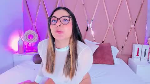 Snapshot of mady_james chatting on November 2025 12:38:02 PM Mady James online show from November 2025 12:38:02 PM