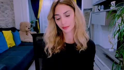 Madye Roberts online show from October 2025 10:32:02 PM