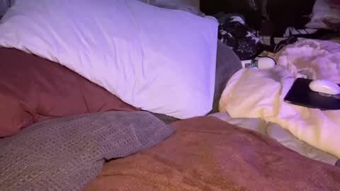 Mae Mariposa  online show from April 2026 07:45:01 AM