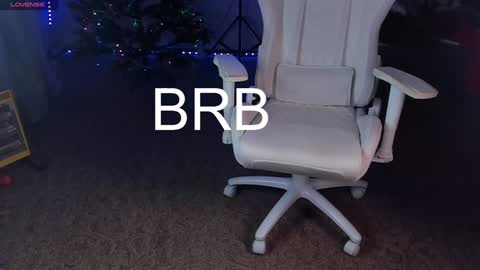 Maevee online show from January 2025 10:19:01 AM