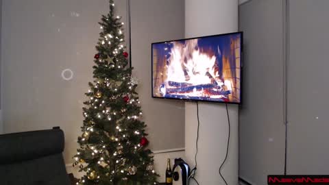 Snapshot of maevemads chatting on December 2024 01:17:01 AM Meaves online show from December 2024 01:17:01 AM